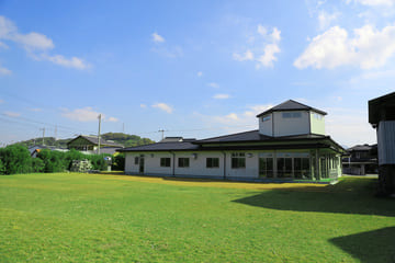 多度津店の芝生広場